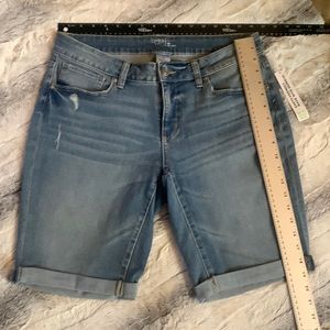 🌹🌹womens “Time and Tru” size 16 mid-rise denim shorts, brand new.